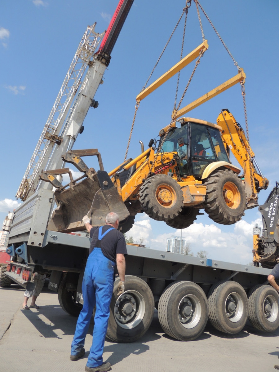 Погрузка спецтехники автокраном в Сургуте недорого